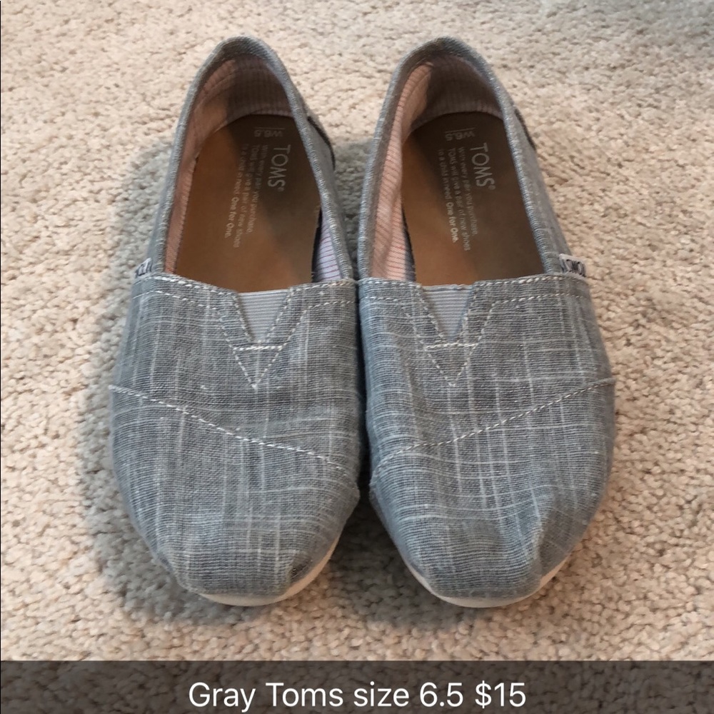 Gray toms size 6.5